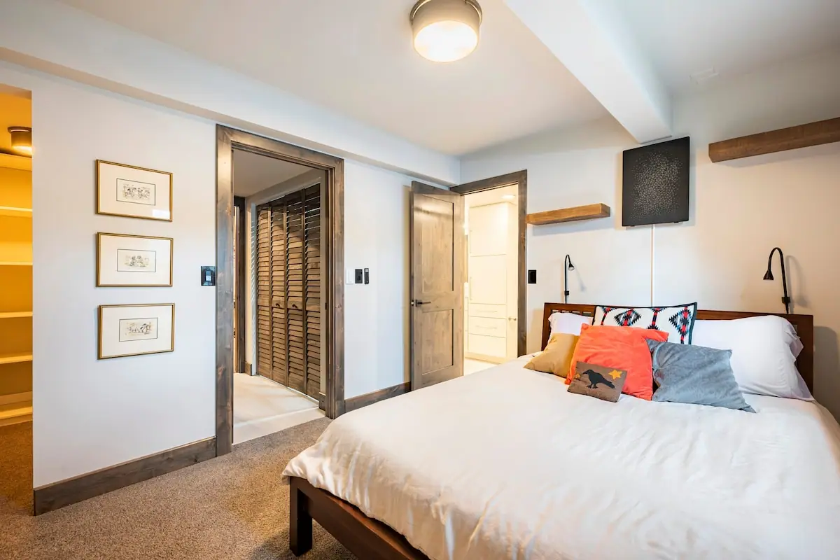 The Guest Suite — Evergreen Mountain House